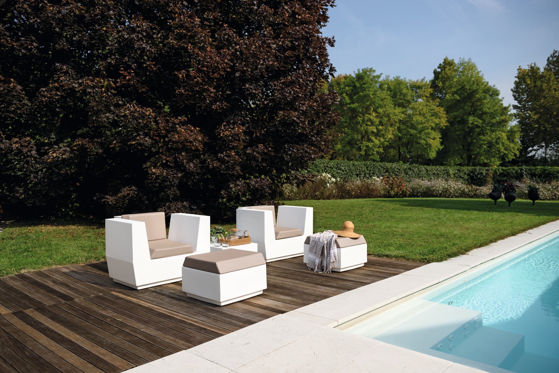 Big Cut Armchair Luminous