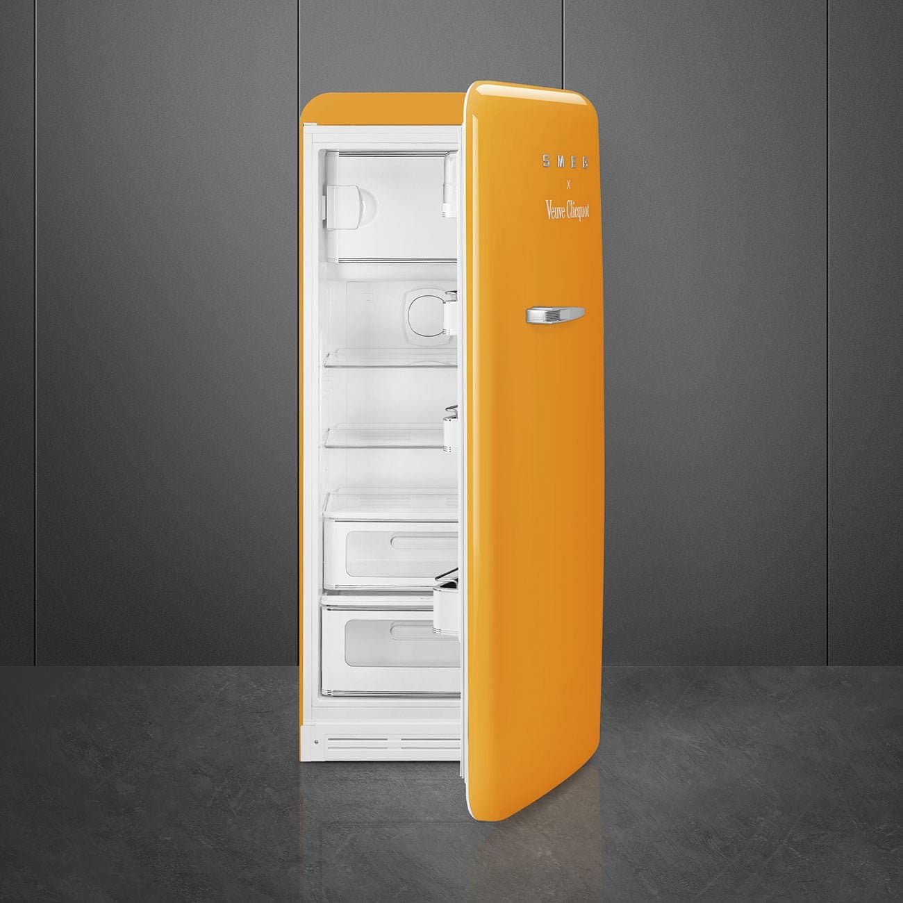 Frigider 50' Style Smeg & Veuve Cliquot FAB28RDYVC5 2