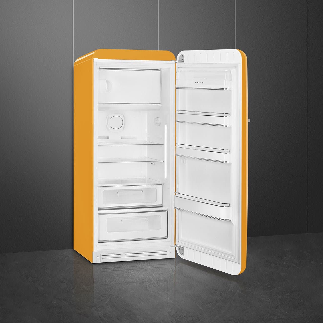 Frigider 50' Style Smeg & Veuve Cliquot FAB28RDYVC5 5