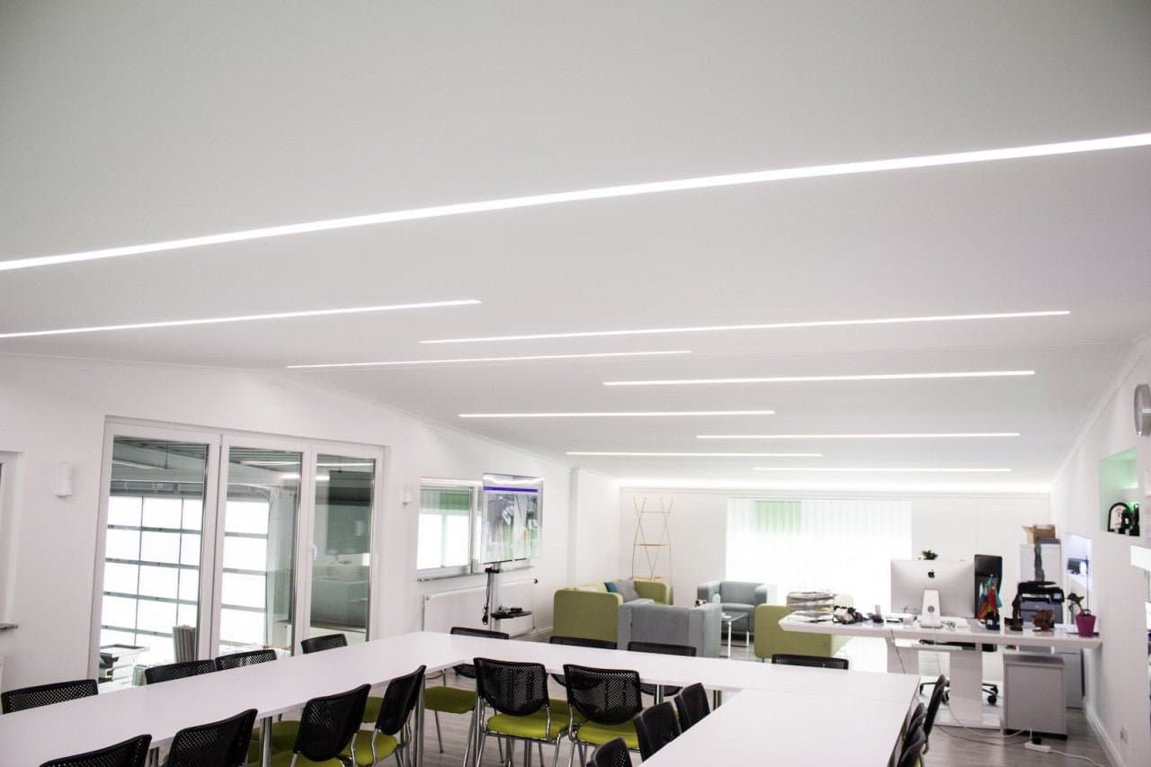 Profil pentru banda LED din polistiren extrudat acoperit cu rasina minerala KD302 - 12x4x115 cm 2