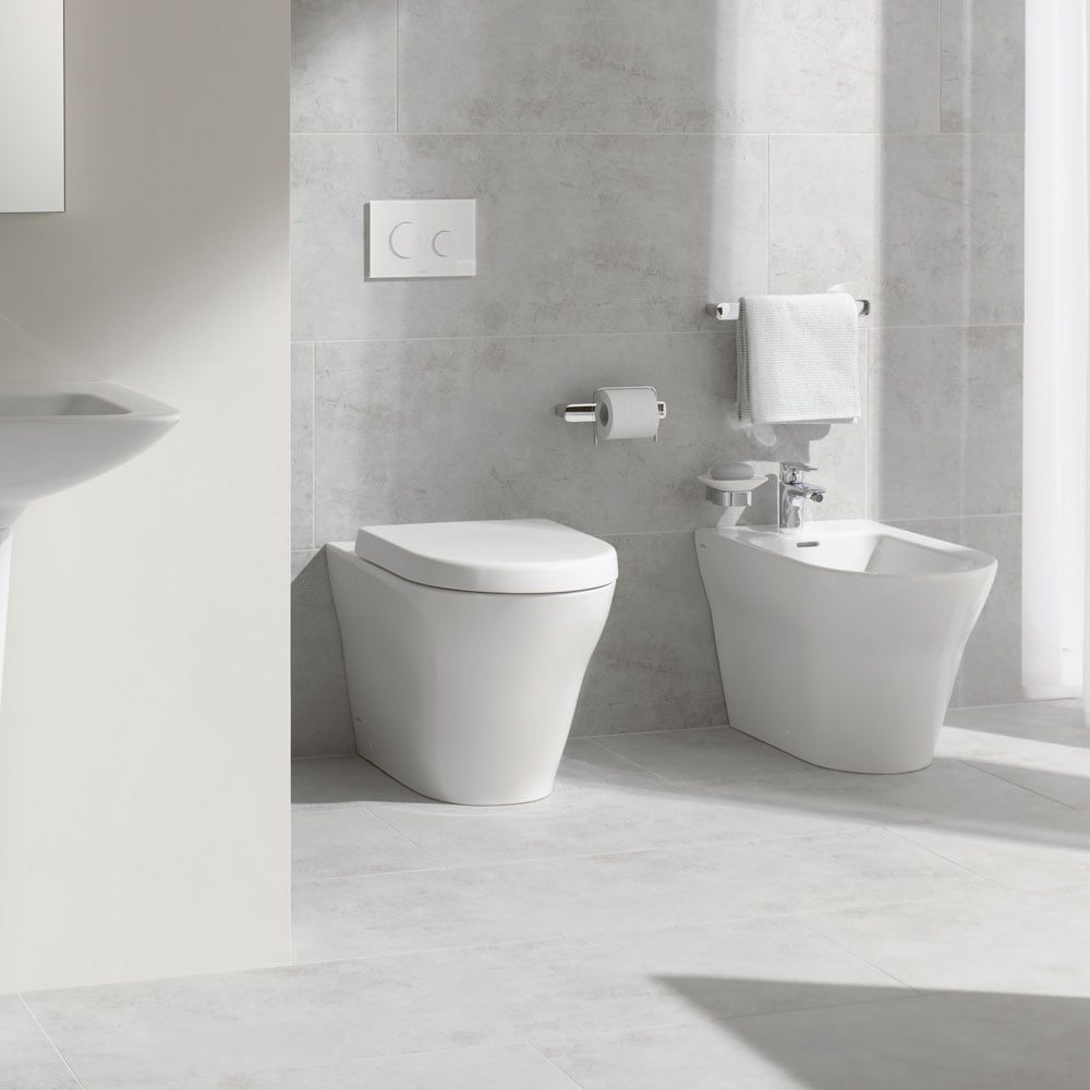 WC MH, pe pardoseală, lipit de perete